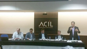 Silvio Barros falando em Londrina.