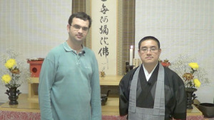 Caio Martins com o Monge Oeda 