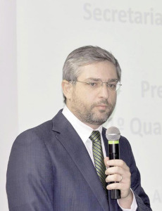 Adriano Massuda.
