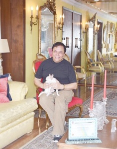 Francisco Souto Neto com o chihauhua Paco Ramirez