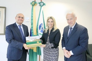 Cida com italianos em Palácio