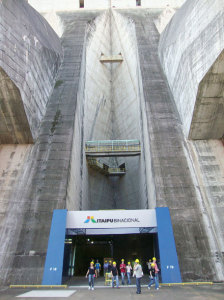 Entrada do complexo operacional da Usina de Itaipu