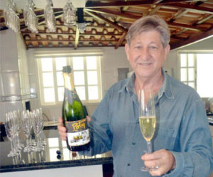 Renato Adur: personagem de Vozes 7  e vinicultor