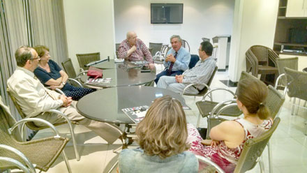 Glomb e ouvintes atentos