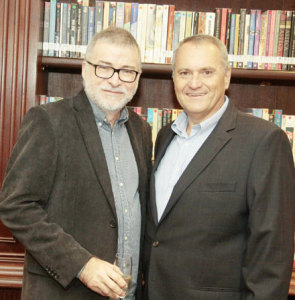 Lira Neto e o Presidente do Graciosa Gláucio Bley (Foto: Lucas Lopes)