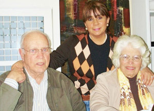 Ennio Marques Ferreira e a esposa Heloisa com a artista Marylu Melo