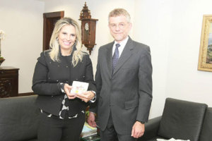 Cida Borghetti e o Cônsul Axel Zeidler