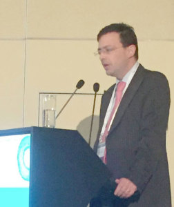 Cícero Urban na conferência em Varsóvia