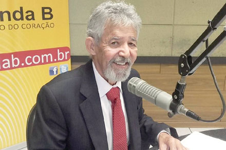 Luiz Carlos Martins: no microfone na Banda B