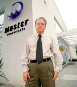 Antonio de Freitas, defronte à Master.
