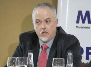 Carlos Fernando dos Santos Lima: discrição e eficiência