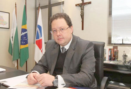 Juliano Breda: absurdo.