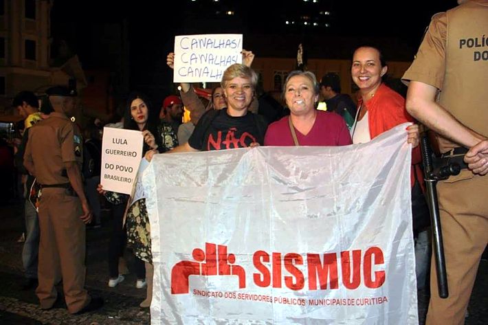 Entidades, entre sindicatos e partidos políticos, ditos de esquerda, comandaram a manifestação, como o SISMUC...
