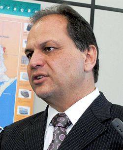 Ministro Ricardo Barros: cabo de guerra com indústria farmacêutica
