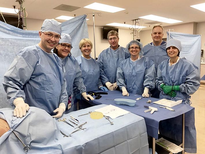 Aula prática na sala de cirurgia, em Dallas