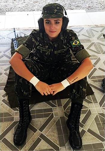 Amanda Netto Simeão: como sargento do Exército