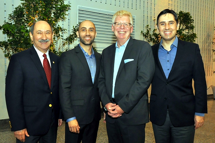 José Dionísio Rodrigues (fundador da OpusMúltipla), Zeh Henrique Rodrigues, Peter Gerritsen e Rodrigo Havro Rodrigues (atual presidente da agência). (Foto: Francisco Martins)