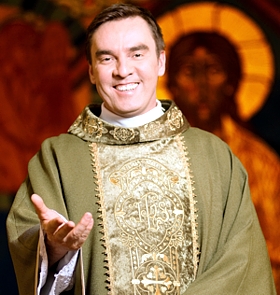 Padre Kleina: fé, música e festejos