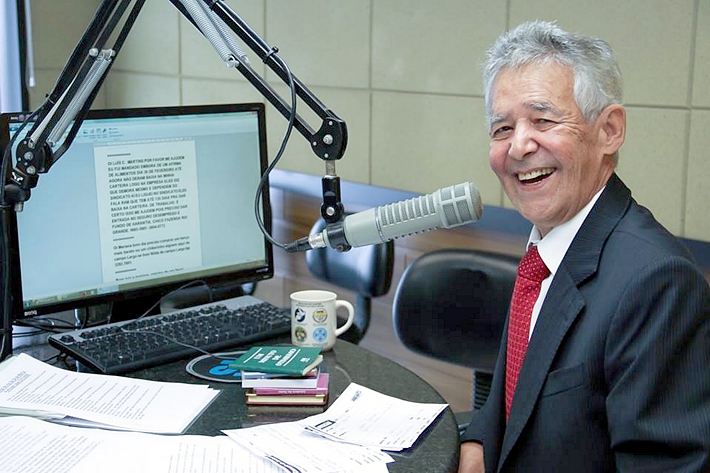 Luiz Carlos Martins, em momentos na Rádio Banda B