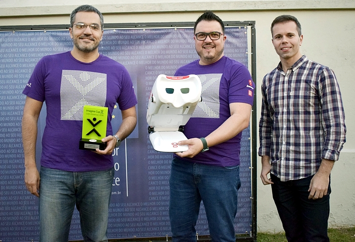 O robô e seus desenvolvedores