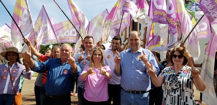 Na caminhada em Arapongas, Cida Borghetti obteve forte apoio