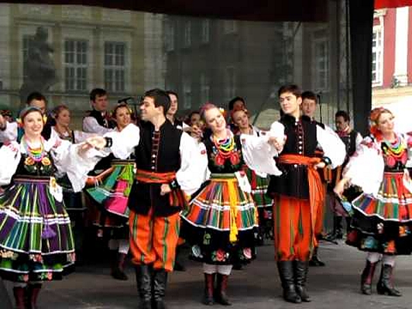 Grupo folclórico polonês de Curitiba (foto: Youtube)