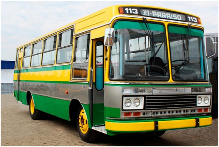 Assim ficou o ônibus, depois da restauração.