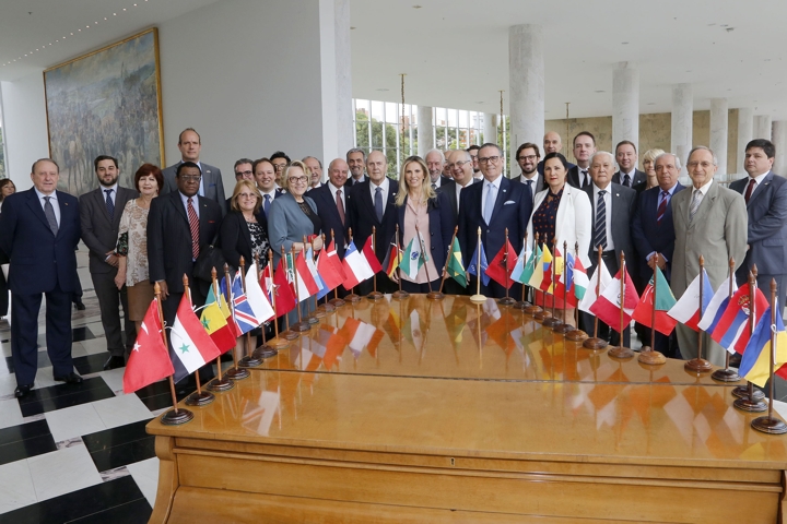 A governadora Cida Borghetti recebeu para almoço nesta quarta-feira, no Palácio Iguaçu, representantes do Corpo Consular de Curitiba. (Foto Jonas Oliveira)