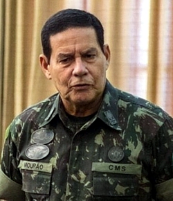 General Hamilton Mourão: também blindado