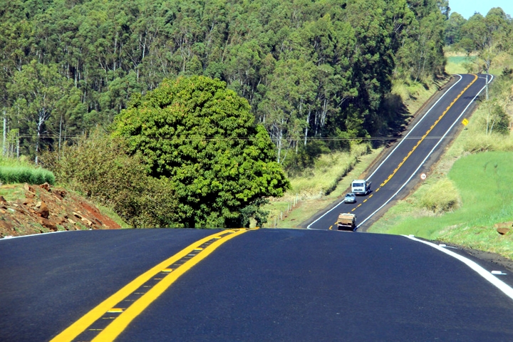 O Programa Estratégico de Infraestrutura e Logística de Transportes do Paraná contratou R$ 287 milhões no BID para estradas no Paraná. (Foto: Jorge Woll/DER)