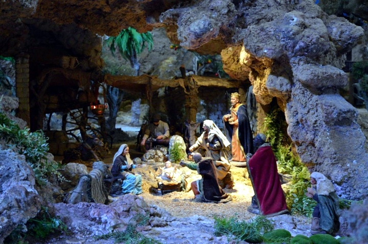 Cenas do presépio na Catedral da Imaculada Conceição de Cuenca, no Equador