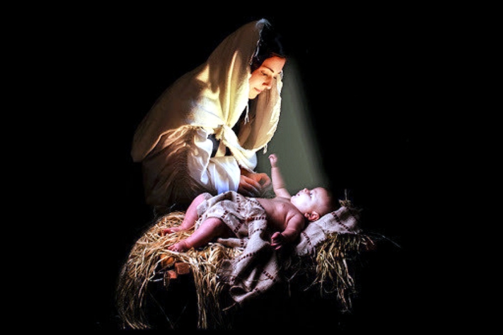 Maria e o Bebê Jesus (Plum leaves/CC)
