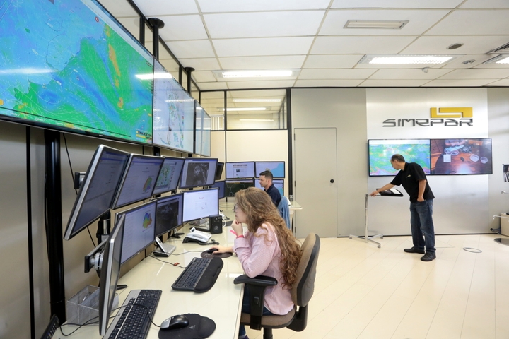 O Sistema Meteorológico do Paraná (Simepar) vai avaliar a situação das 461 barragens existentes no território paranaense, a pedido do Governo do Estado. (Foto: Jaelson Lucas / ANPr)