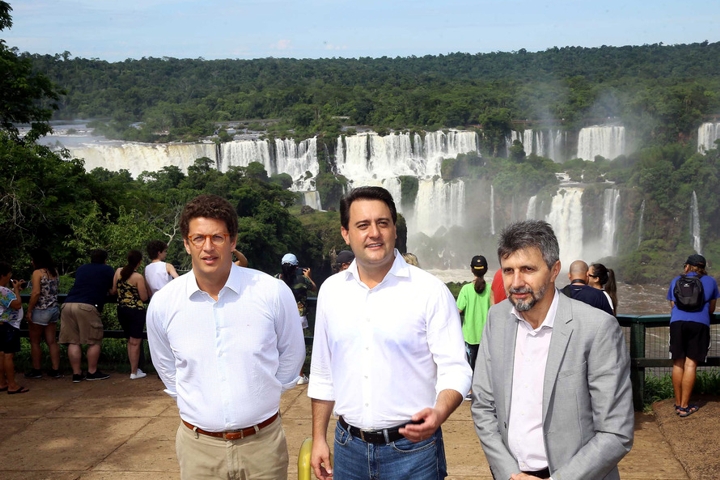 O governador participou, nesta quinta-feira (10), em Foz do Iguaçu, da solenidade em comemoração aos 80 anos do Parque Nacional do Iguaçu. (Foto: Jaelson Lucas/ANPr)