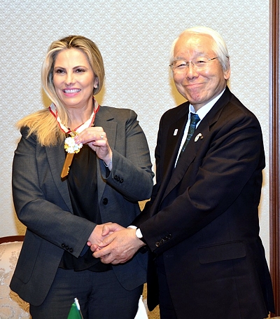 Cida Borghetti com o governador de Hyogo, Toshizo Ido