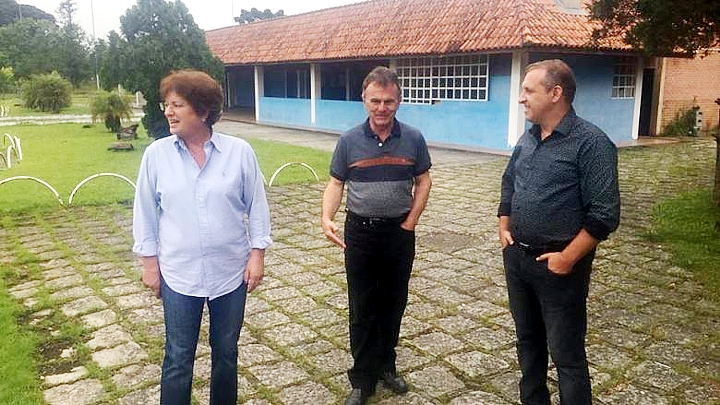 Prefeita de Colombo, Beti Pavin, deputado Toninho Wandscheer e o diretor-geral do Campus Colombo do IFPR, professor Ciro Bachtold.