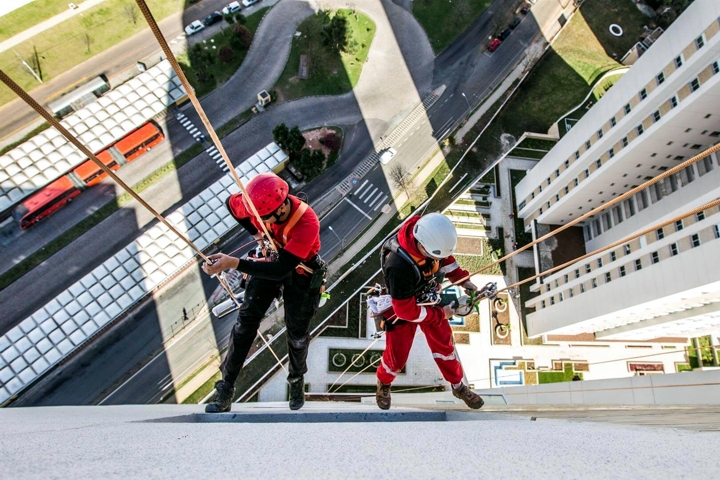 “Alpinistas Urbanos”: despicham prédios