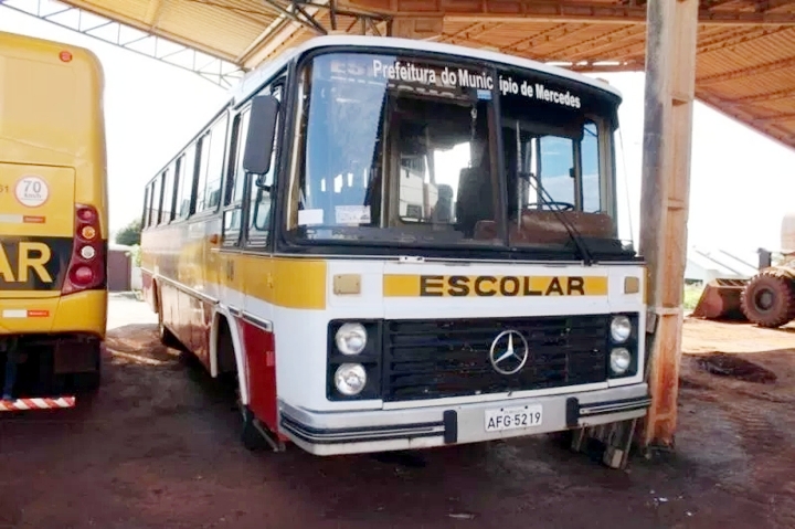 ônibus Mercedes em leilão