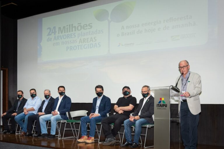 Plantio de 24 milhões de árvores da Itaipu reúne ministros e outras autoridades em Foz