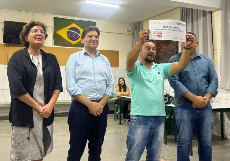 Escolas de Colombo e Fazenda Rio Grande recebem recursos para investimentos