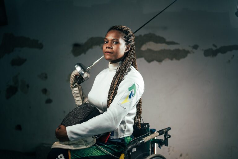 Carminha de Oliveira conquista três medalhas de Paraesgrima