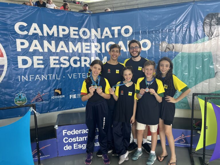 Atletas da esgrima infantil conquistam medalhas no Pan-Americano