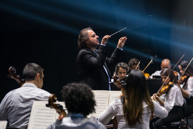 Ópera de Arame recebe Vanessa da Mata e Orquestra Ouro Preto