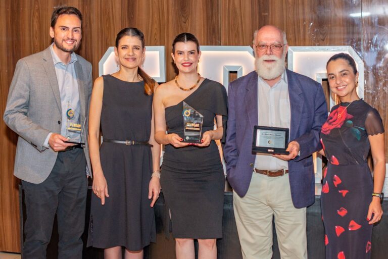 Sociedade Paranaense de Reumatologia celebra homenagens