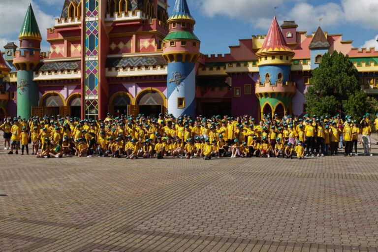 Postos Pelanda levam 150 crianças ao Beto Carrero World