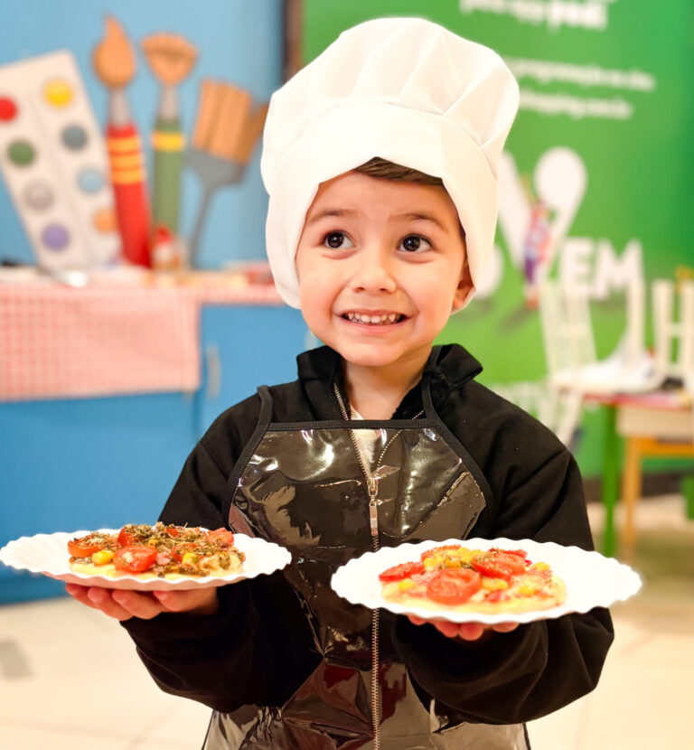 Shopping promove oficina de mini pizza para crianças